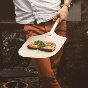 pizza schep in gebruik